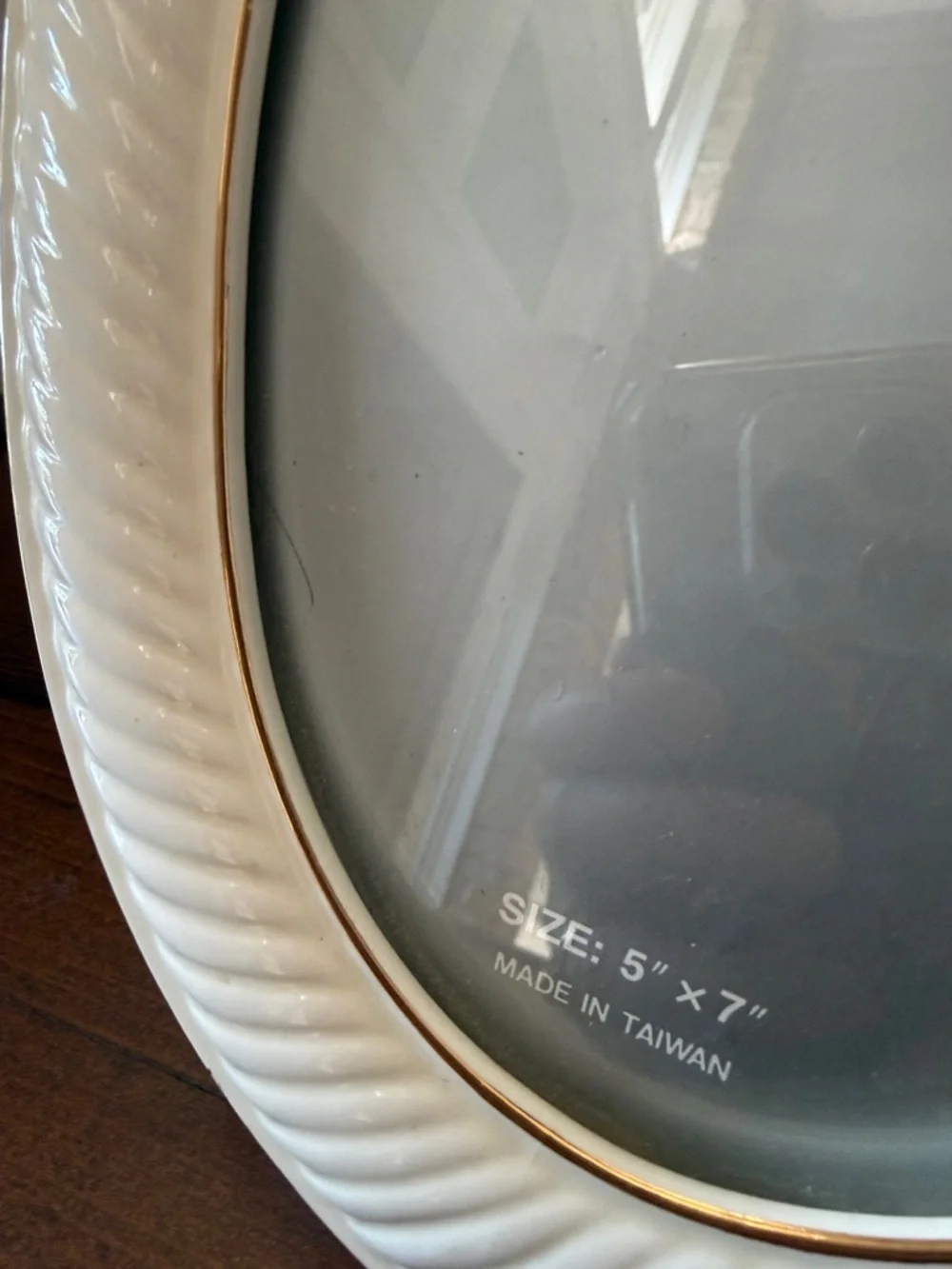Classic White Gold Trim Porcelain Oval Photo Frame Lennox Style for 5”x7” pic